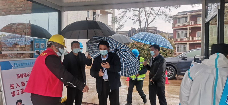 集團(tuán)公司黨委委員、副總經(jīng)理羅輝赴西二環(huán)高速項(xiàng)目檢查疫情防控及項(xiàng)目推進(jìn)工作